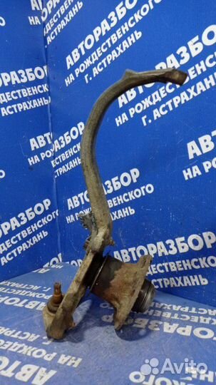 Передний правый поворотный кулак Mercedes-Benz