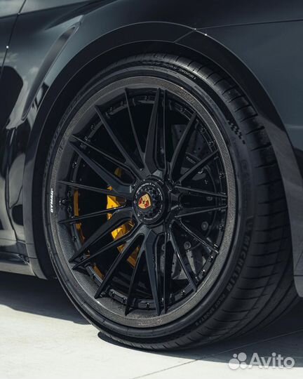 Кованые диски GT Forged R20 на Porsche Macan