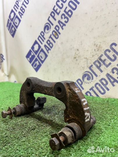 Скоба суппорта передняя правая LADA 2109 хэтчбек