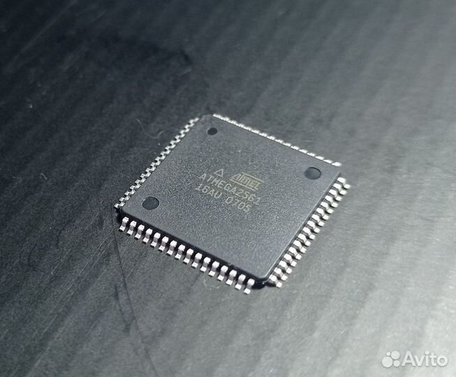 Микроконтроллер ATmega2561-16AU