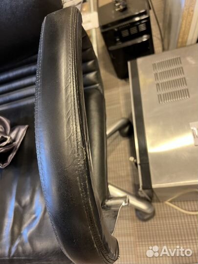 Офисное кожаное кресло