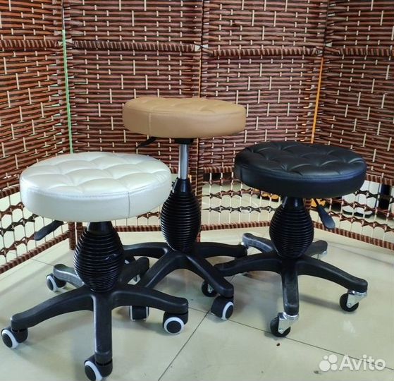 Стул для мастера педикюра, косметолога