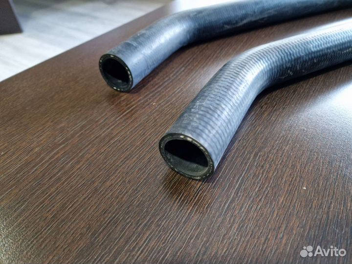 Патрубок радиатора Ауди 80 Б3/Б4 1.6, 1.9, 2.0