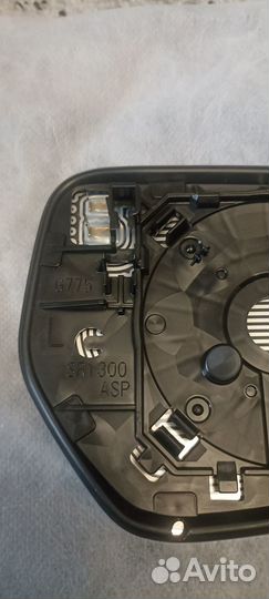 Зеркальный элемент Toyota Camry V70 87907-33180