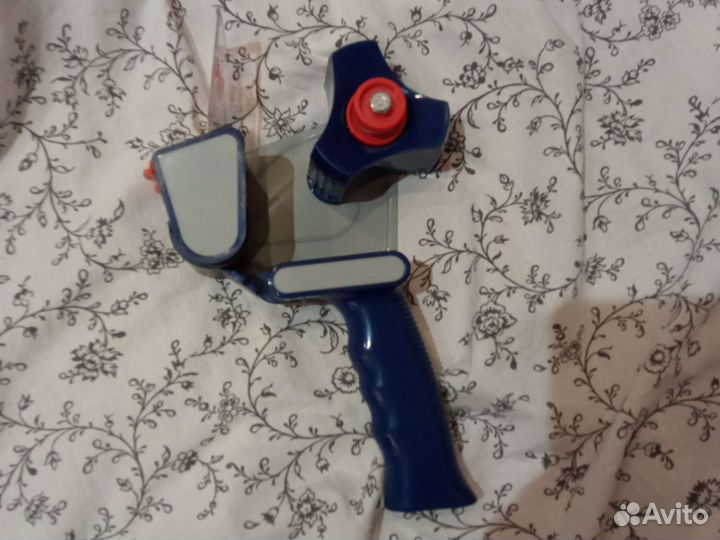 Диспенсер для скотча