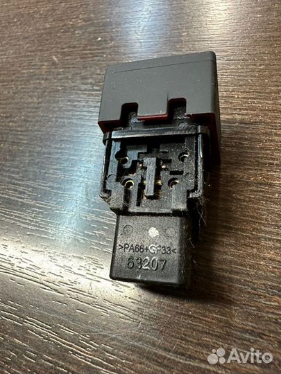 Кнопка аварийной сигнализации Nissan Sentra B17