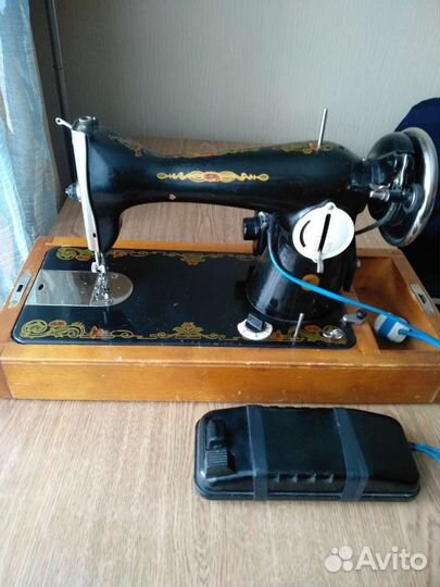Швейная машинка с электроприводом