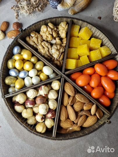 Подарочный набор с орешками и сухофрутом