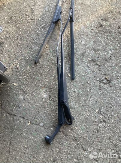 Chrysler 300m поводок дворника