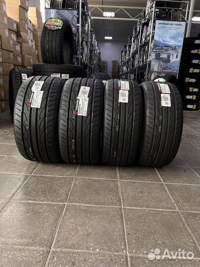 Yokohama Advan Fleva V701 245/40 R19 и 275/35 R19 100W