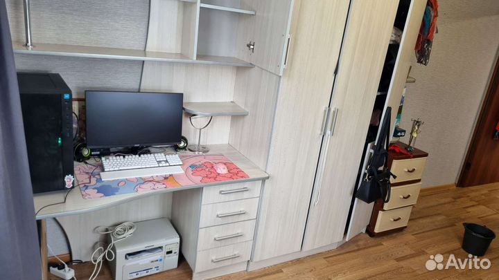 Стенка в комнату