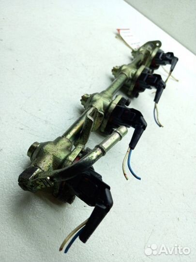 Форсунка топливная Nissan Largo W30 KA24E