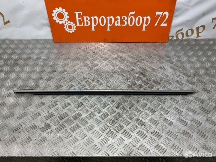 Молдинг стекла передний правый Kia Sportage SL