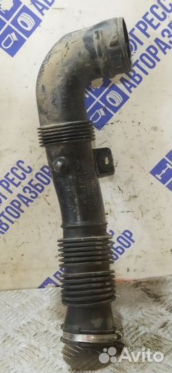 Патрубок воздушного фильтра Пежо 308 хэтчбек 1.6