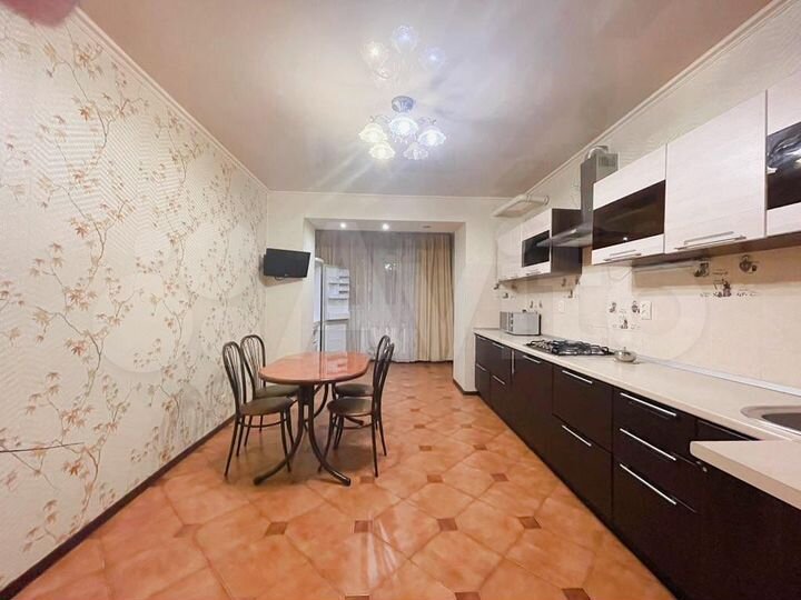 2-к. квартира, 80 м², 2/9 эт.