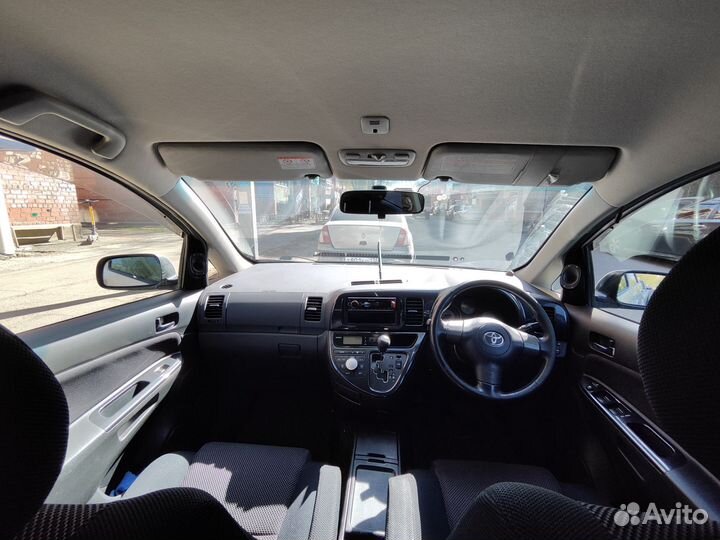 Аренда авто Toyota Wish 6 мест