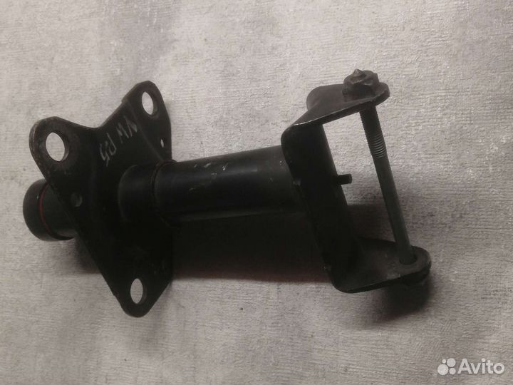 Кронштейн усилителя бампера Фольксваген Пассат Б5