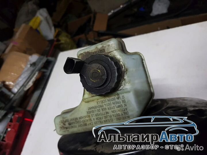 Главный тормозной цилиндр Volkswagen Tiguan бачок