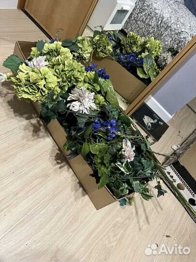 Искусственные цветы коробкой для арки