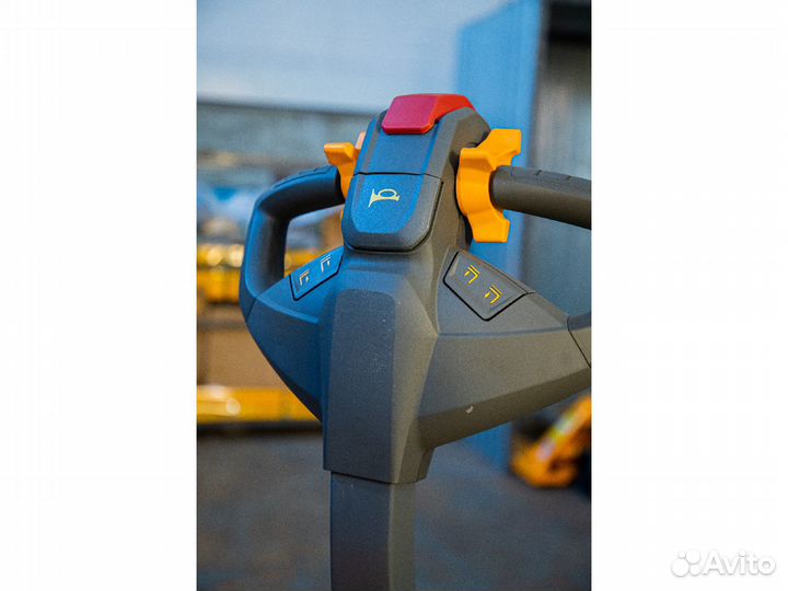 Штабелёр самоходный xilin