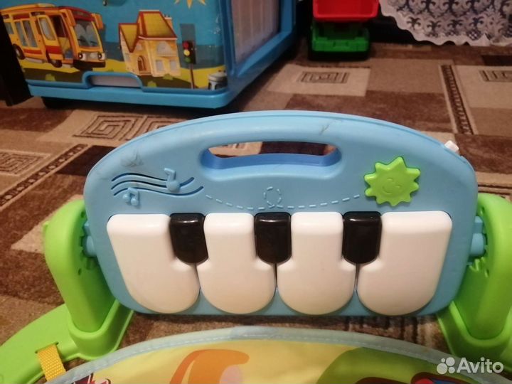 Развивающий коврик с пианино