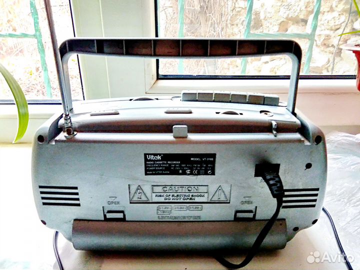 Радио,антенна и кассетный проигрыватель vitek