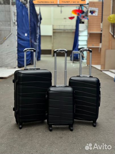 Чемодан на колесах большой маленький s m l