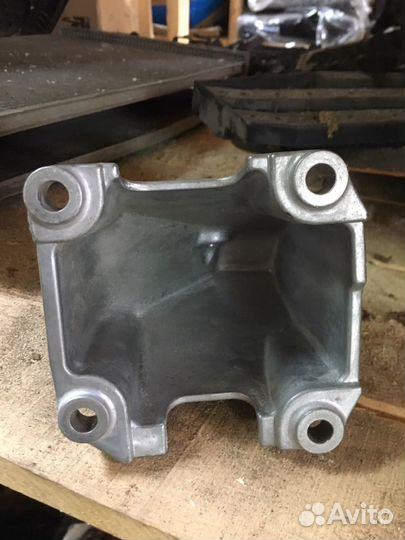 Крепление подушки двс Suzuki Grand Vitara