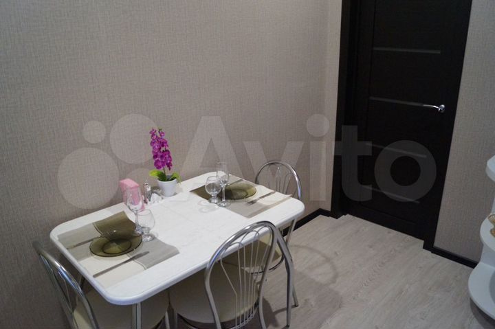 2-к. квартира, 57 м², 2/4 эт.