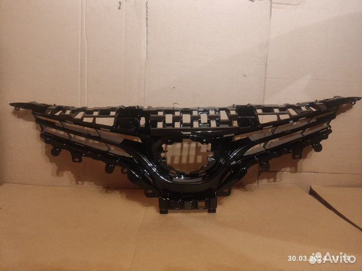 Решетка радиатора передняя Toyota Camry ASV70