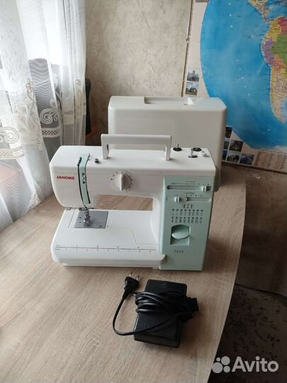 Швейная машина Janome почти новая