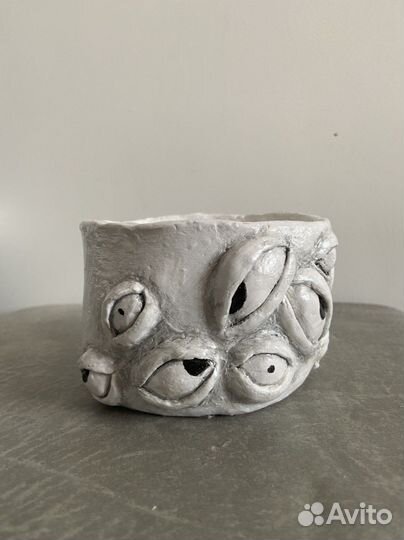 Кашпо из полимерной глины с глазами