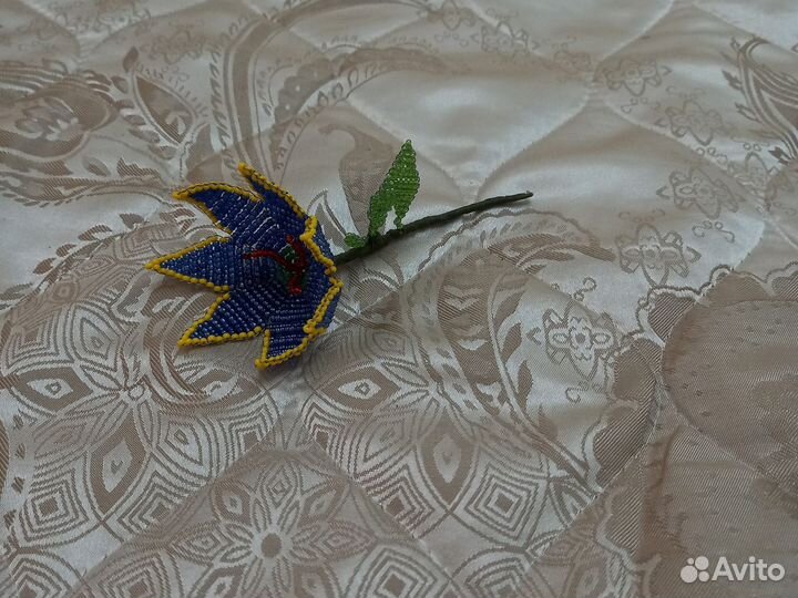 Цветок из бисера