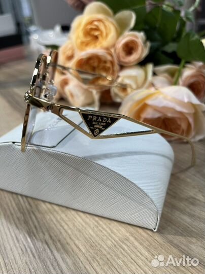 Очки солнцезащитные prada