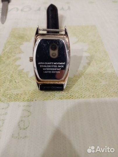 Часы кварцевые женские