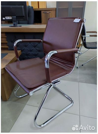 Кресло офисное бюрократ