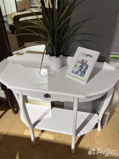 Консольный столик с ящиком