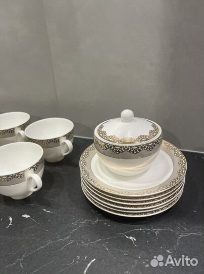 Фарфоровый чайный сервиз