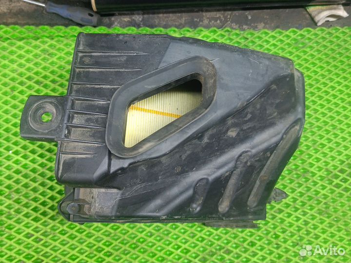 Корпус воздушного фильтра Audi A4 (B6), 2003