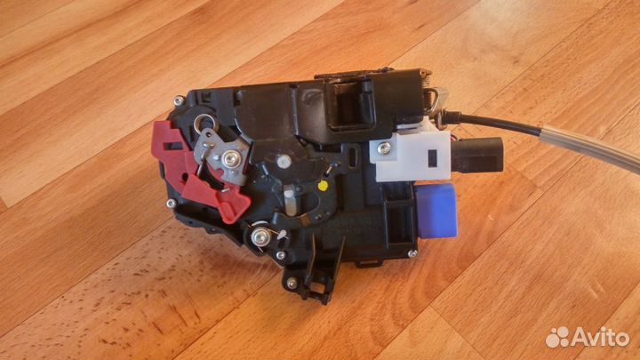 Замок двери Volkswagen Phaeton