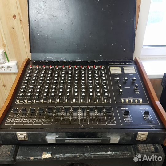 Концертные колонки и микшер