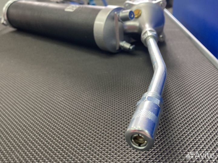 Шприц для смазки пневматический