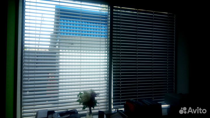 Жалюзи и рулонные шторы на окна