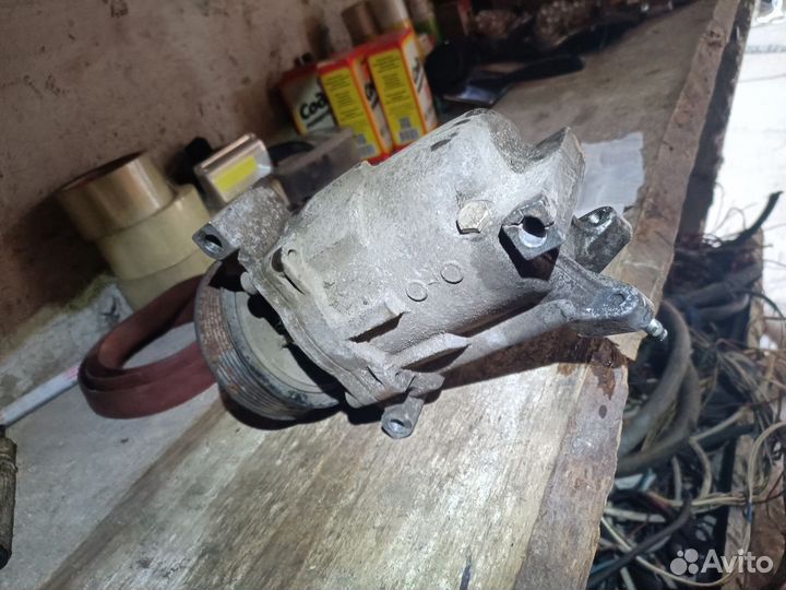 Компрессор кондиционера Nissan 92600 CJ70B