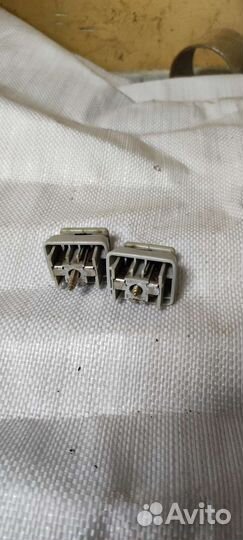 Крючок козырька W210