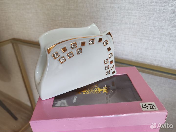 Фарфоровая салфетница