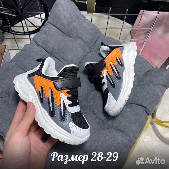 Кроссовки новые разные размеры