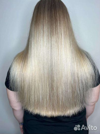 Парикмахер в салоне