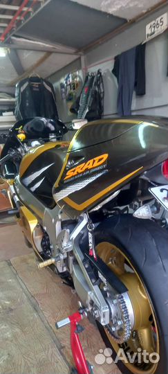 Сузуки GSX-R750 srad
