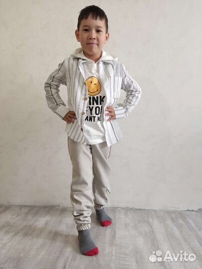 Костюм тройка на мальчика 9-10 лет